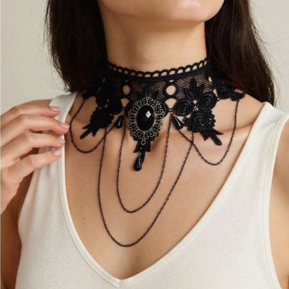 Gothic Lace Pendant Choker NEW 🏷️